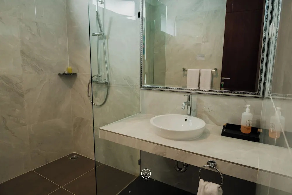 Radiance Hill View 10BR Villa with a Private heated swimming Pool