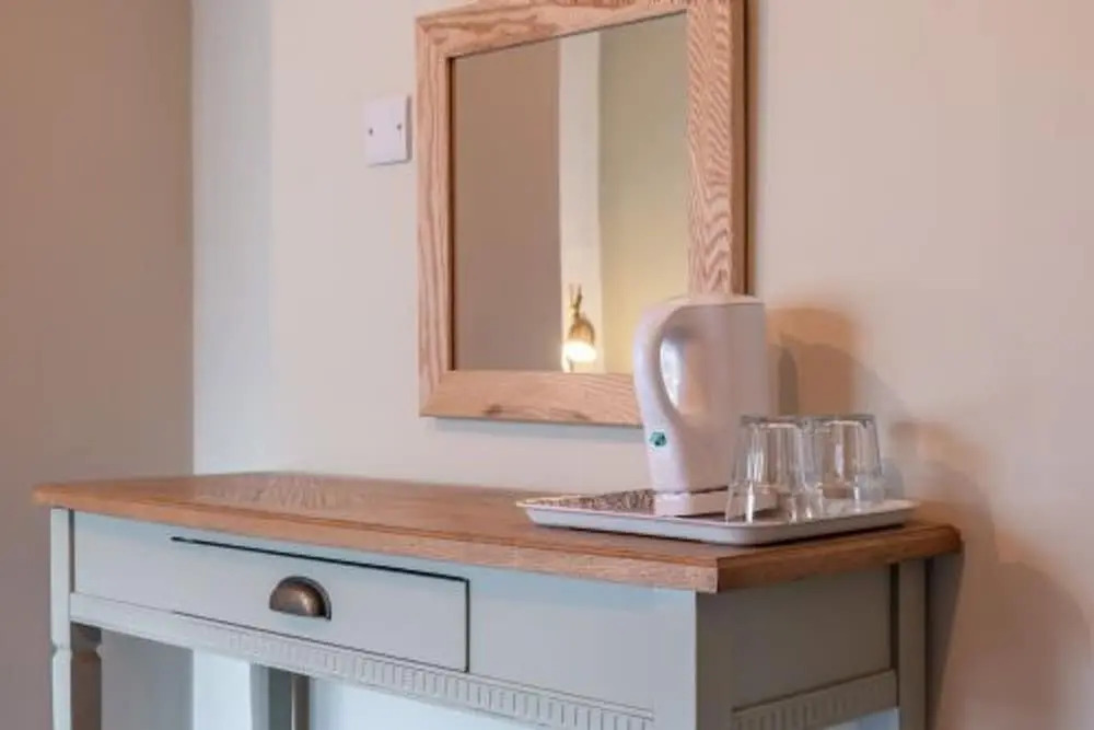 Host Stay Woodroffe Arms Hope Twin Room 2