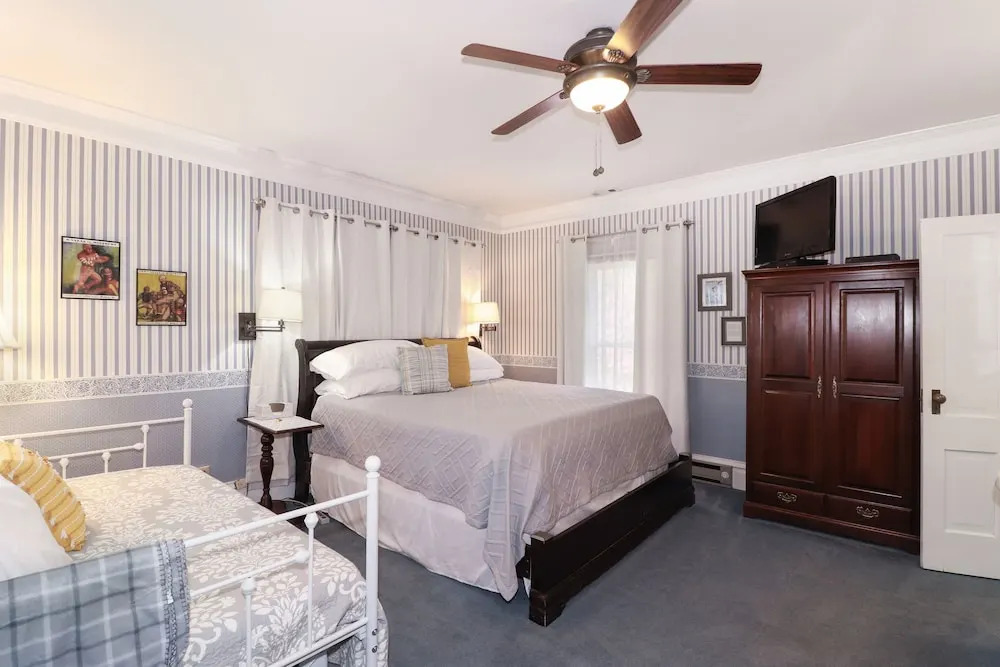 Loganberry Inn