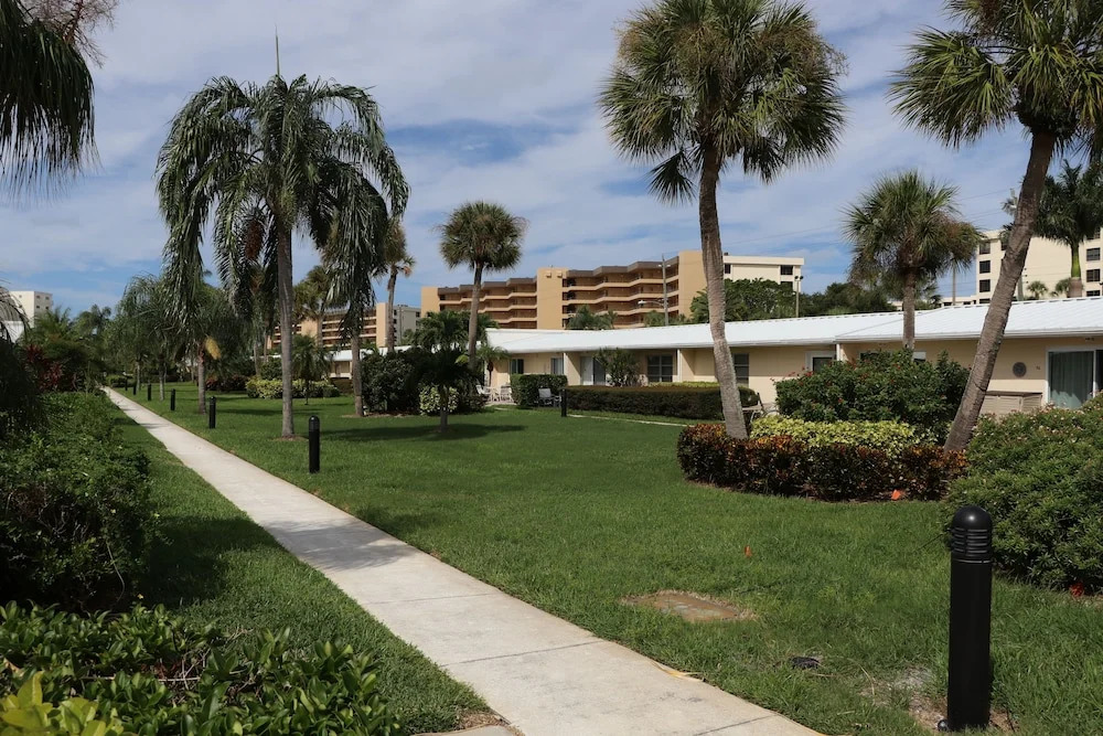 Jamaica Royale 054 - 1 Br Apts