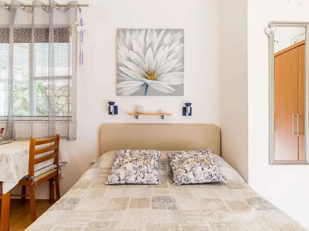 Studio Maro - Studio Apartment With Terrace