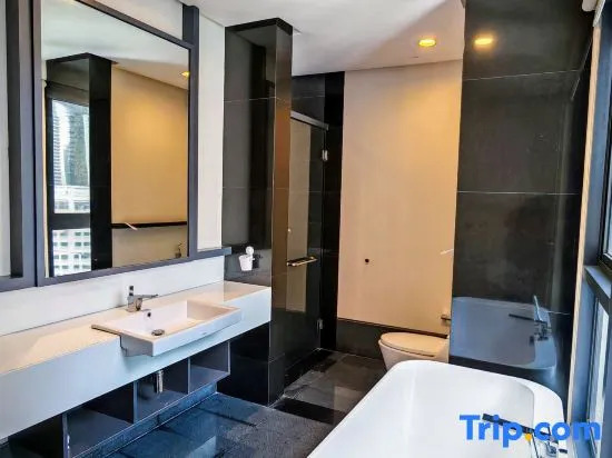 Spacious apartment near KLCC 800m away