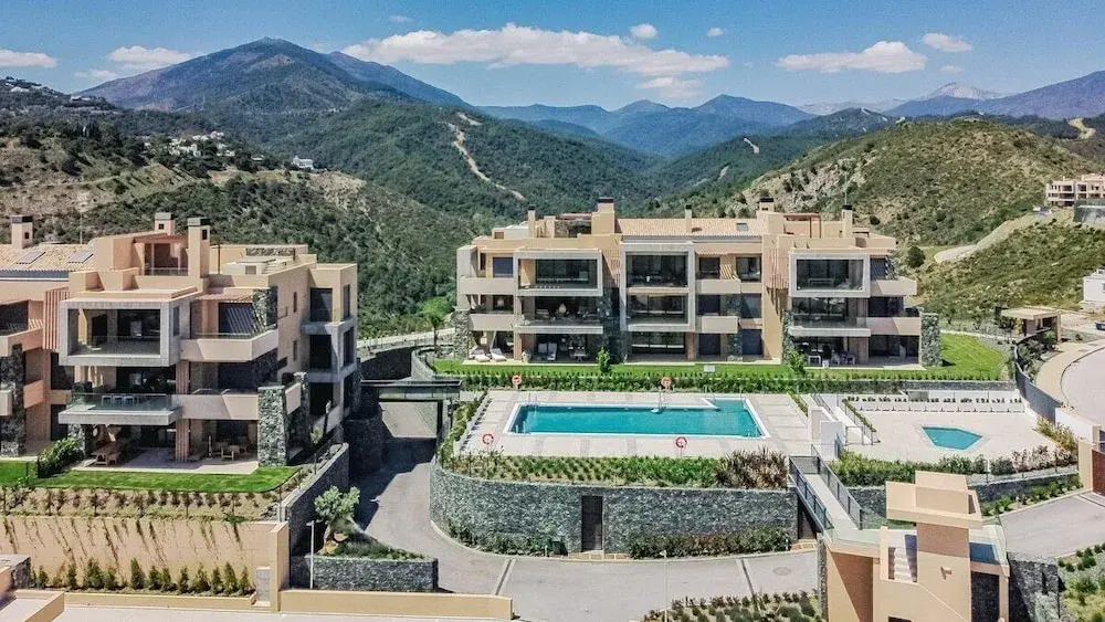 LO - Luxury 3 Bedroom Apartment , Stunning Views