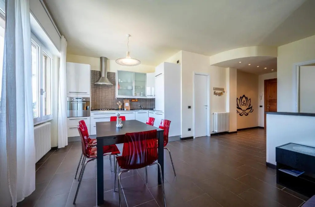 Lake view apartment with parking in Dongo - Larihome A26