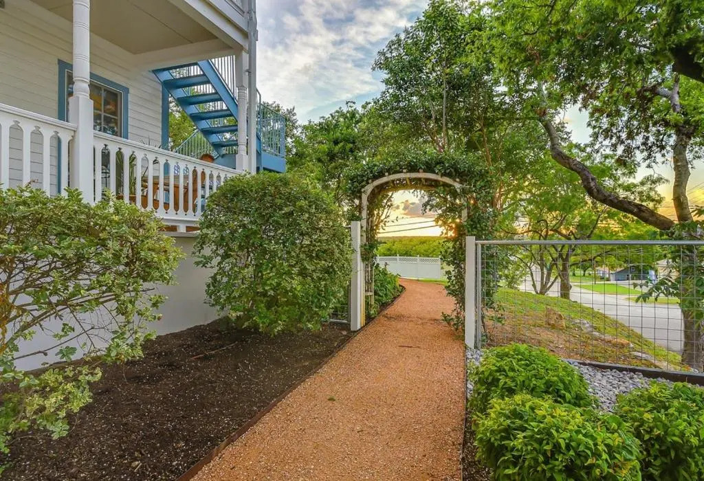 Downtown Marble Falls Boutique House