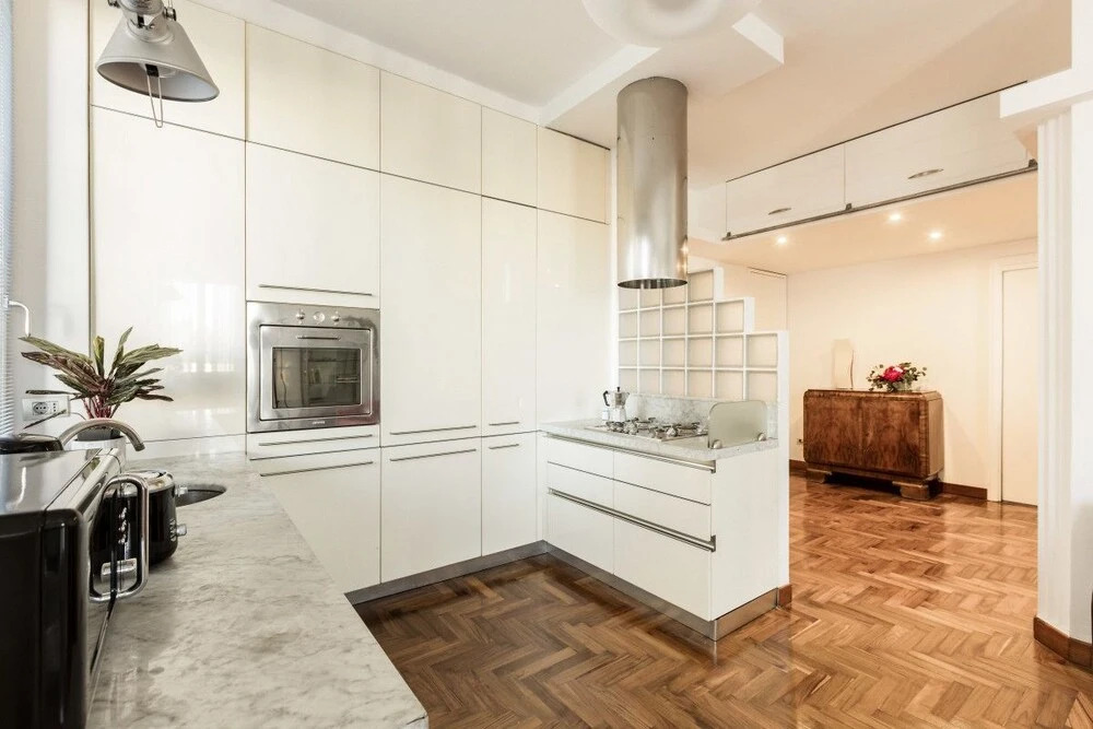 Quiet and Bright 2 Beds in a Great Area