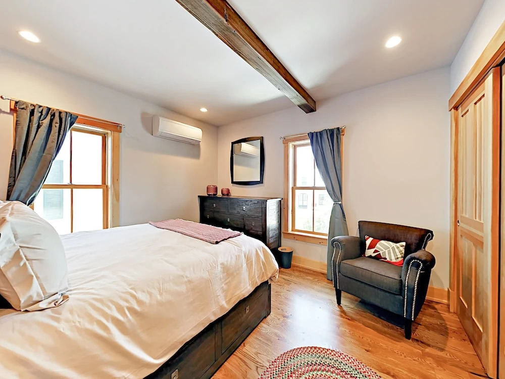 Newly Renovated 3br In Boothbay Harbor 3 Bedroom Apts