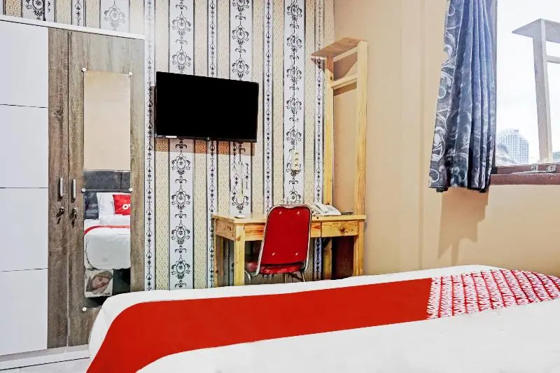 OYO 90469 Benhil Karet Tengsin