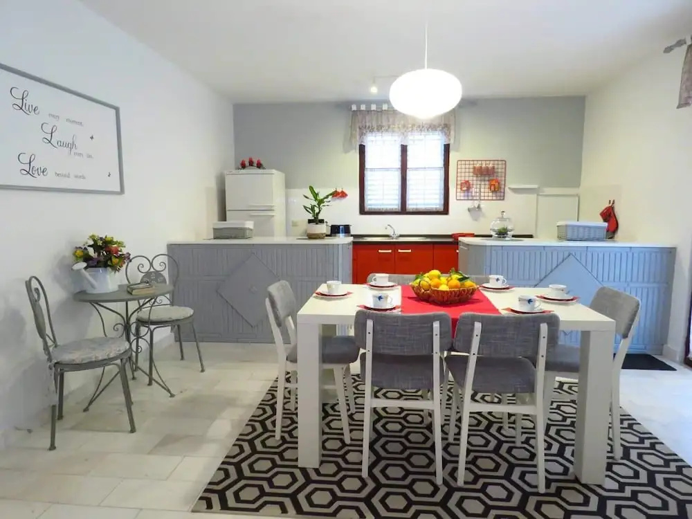 Holiday House With sea View, Outdoor Pool and Free Private Parking