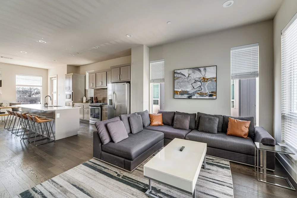 Work & Play! Gem w/ Fire Pit, 3 Mi to Dtwn Dallas