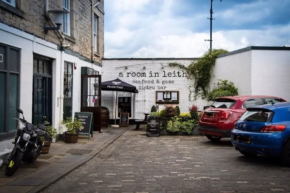 Studio flat with free Parking