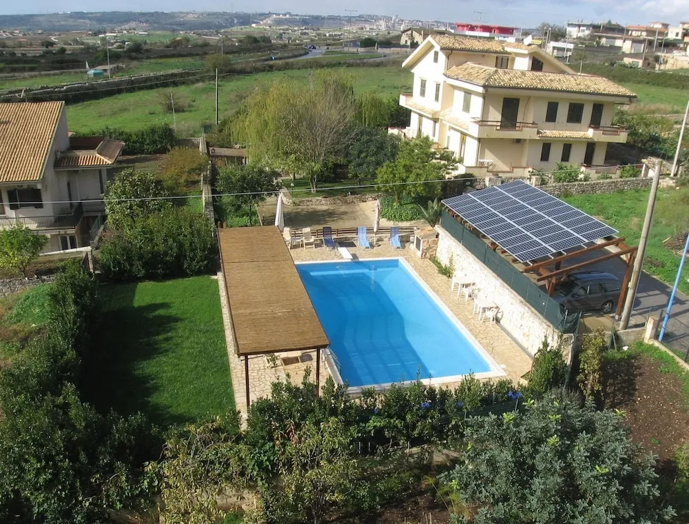 Studio in Modica, With Pool Access, Enclosed Garden and Wifi - 15 km F