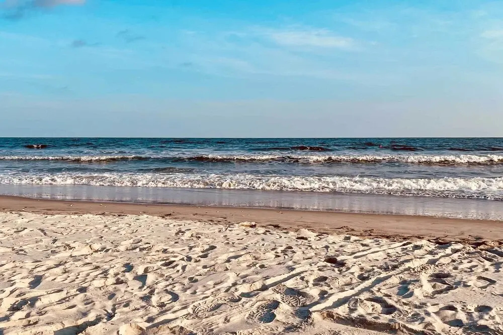 Oak Island Cottage: Minutes to Long Beach!