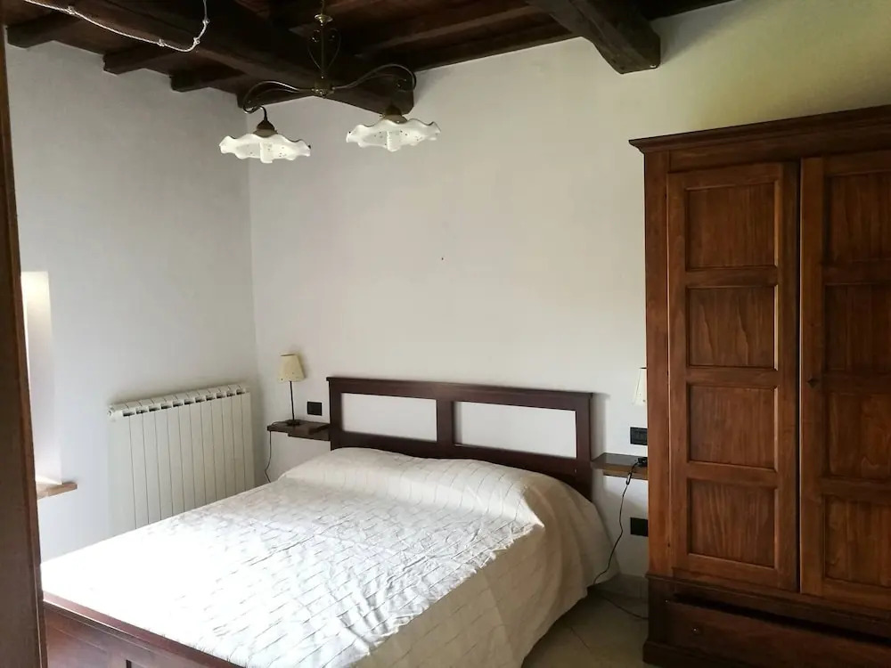 Portion of a Farmhouse With 30 Beds - 4 Apartments and 2 Rooms