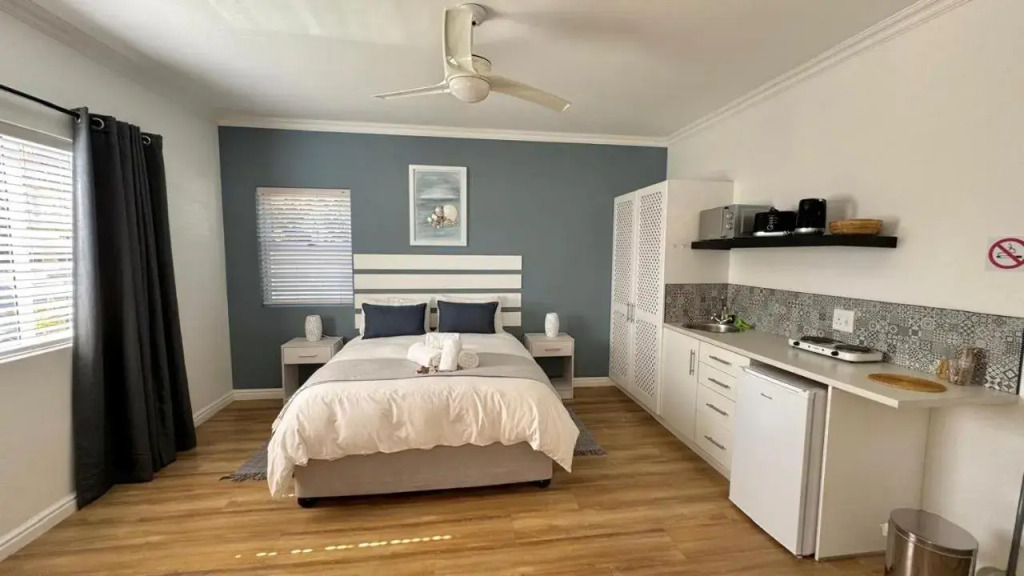 Plett57 - Self Catering - Room No1