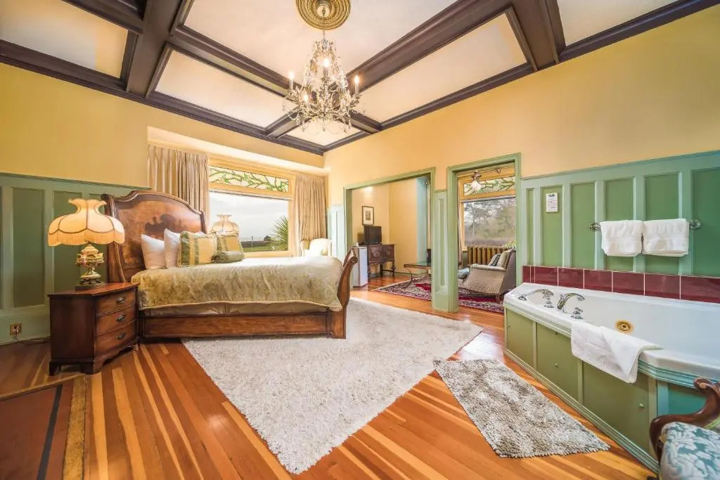 Dashwood Manor Seaside Bed & Breakfast