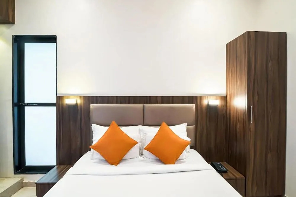 OYO 9395 Hotel Sea Grand