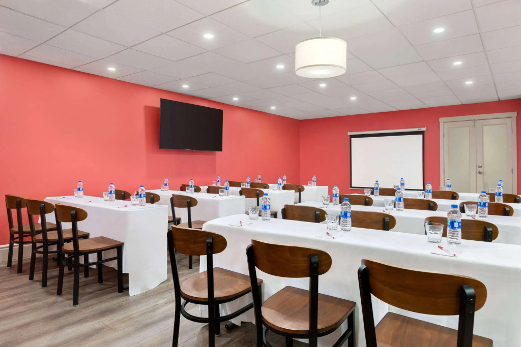 Ramada by Wyndham Oakland Downtown City Center