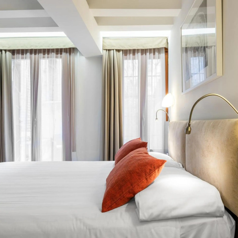 Leone Hotel