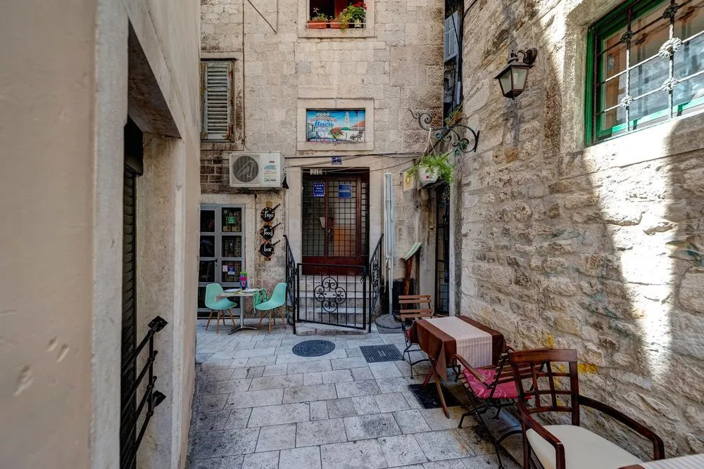 Temple Luxury Apartments & Rooms
