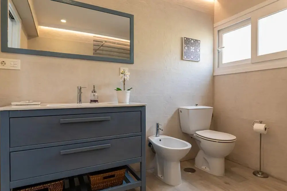 Sea View Apartment 2 Min Walk From the Beach