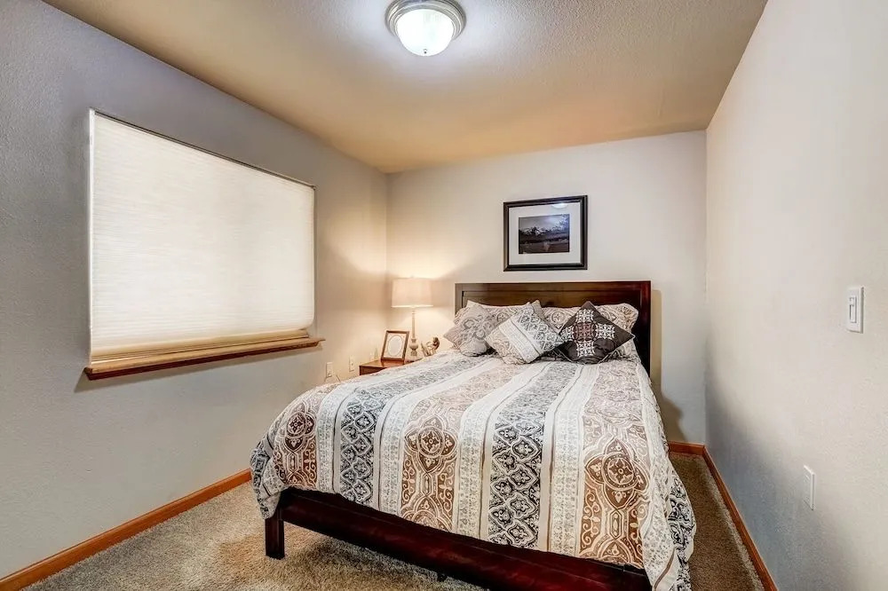 Montgomery Estates Bliss - Hot Tub, Pets, Family Fun!