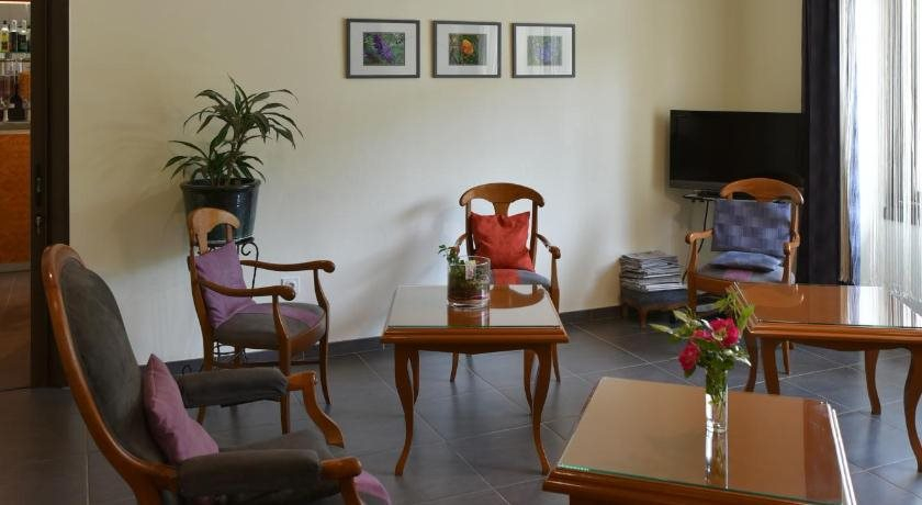 Hôtel et appartements les platanes