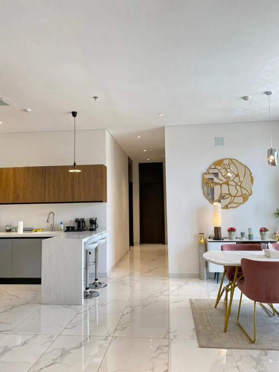 Spacious new 2 bedroom Apt-in amazing location