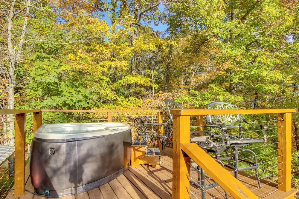7 Mi to Lake Lure: Mill Spring Cabin w/ Hot Tub