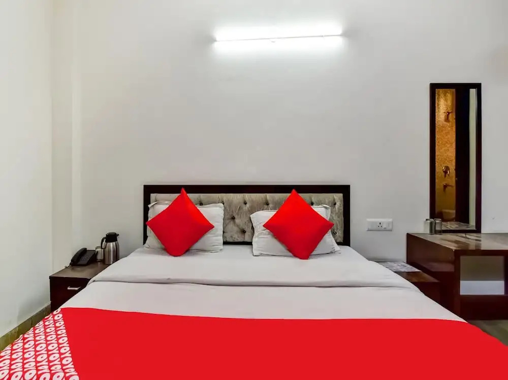 Hotel South Delhi Inn Just 10 Minute Away Form Nizamuddin Railway Station