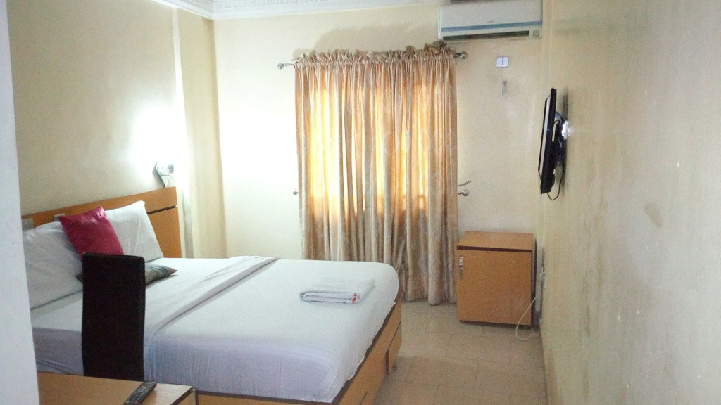 D'Czars Hotel & Suites