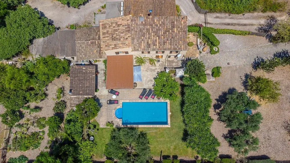 Traditional Charm With Private Pool