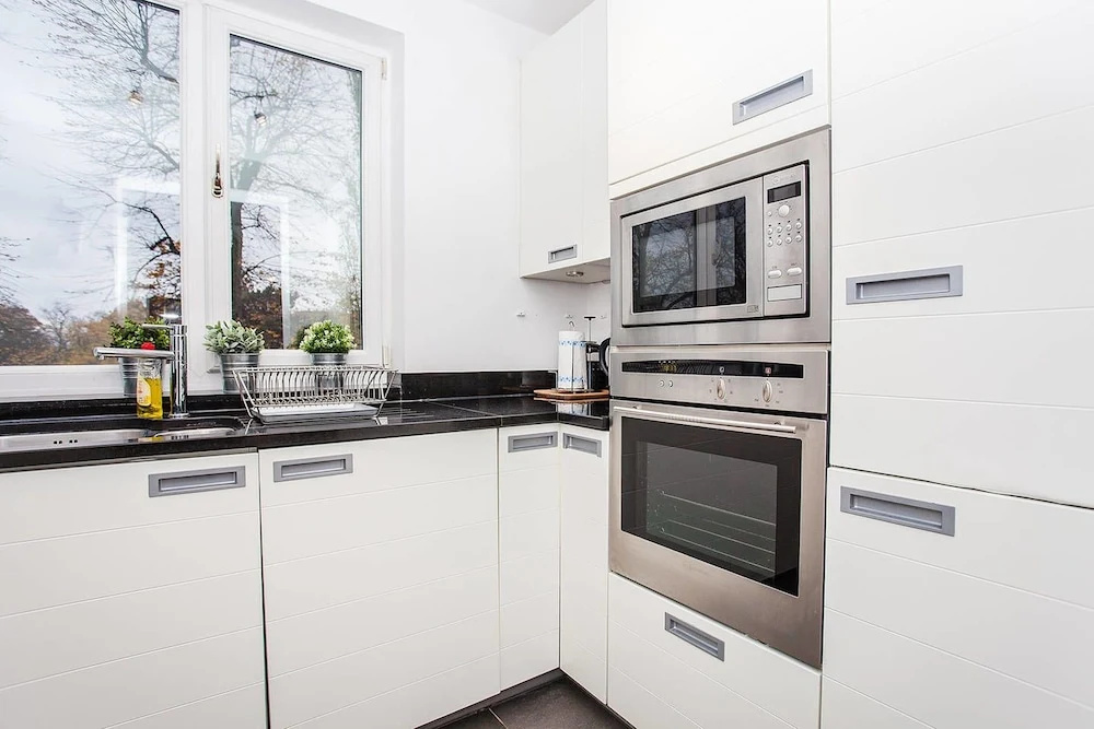 Luxurious 3 Bedroom Property With Roof Terrace