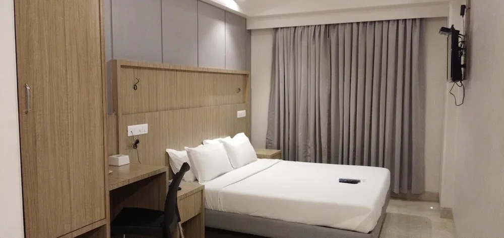 Seasons Hotel
