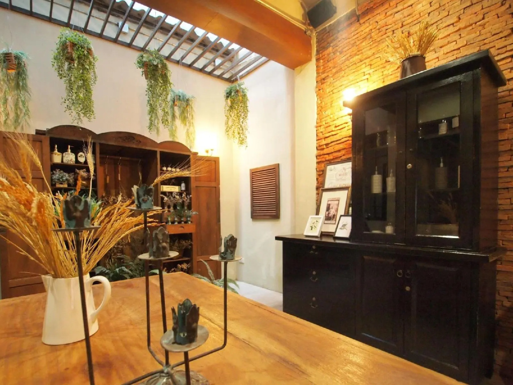 Niras Bankoc Hostel