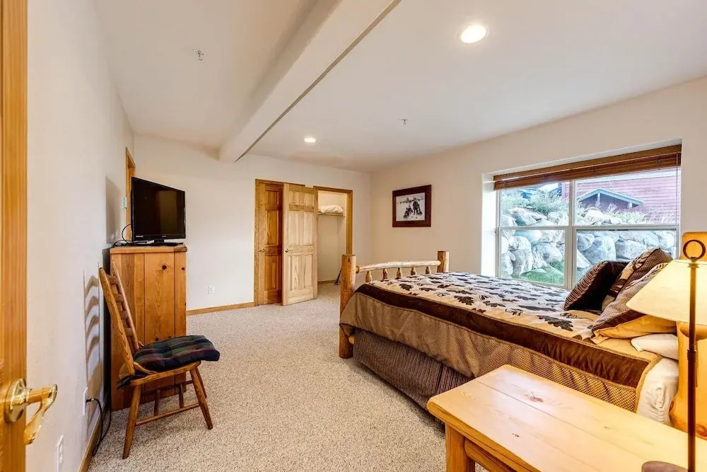 97A Exceptional Views, 4 BR, Central Location