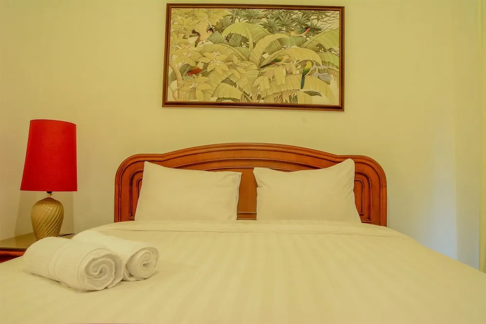 Classic Studio Room Cosmo Terrace Apartment By Travelio
