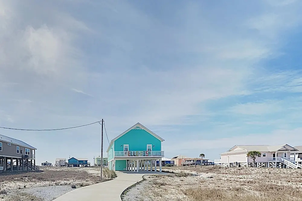 New Listing! Ellie Fish Gulf Gem W/ Balconies 4 Bedroom Home