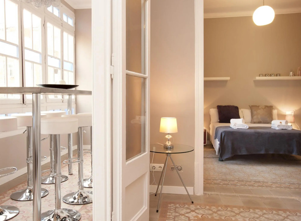 SOFIA 2 · Sofia's Gallery · Charming apartment in a real Barcelona surrounding
