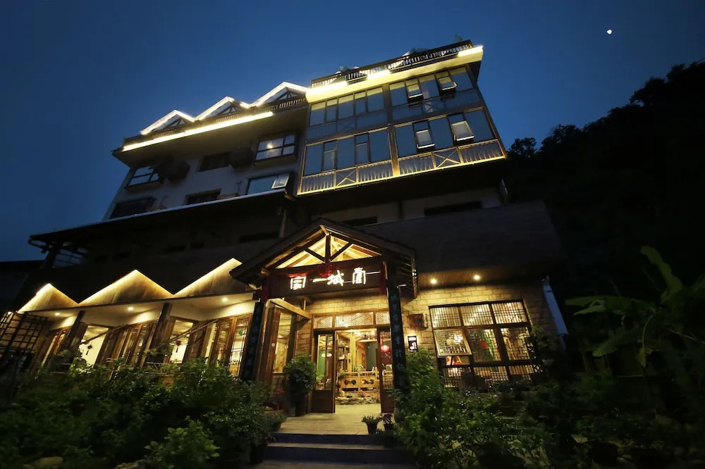 Zhangjiajie One city one inn