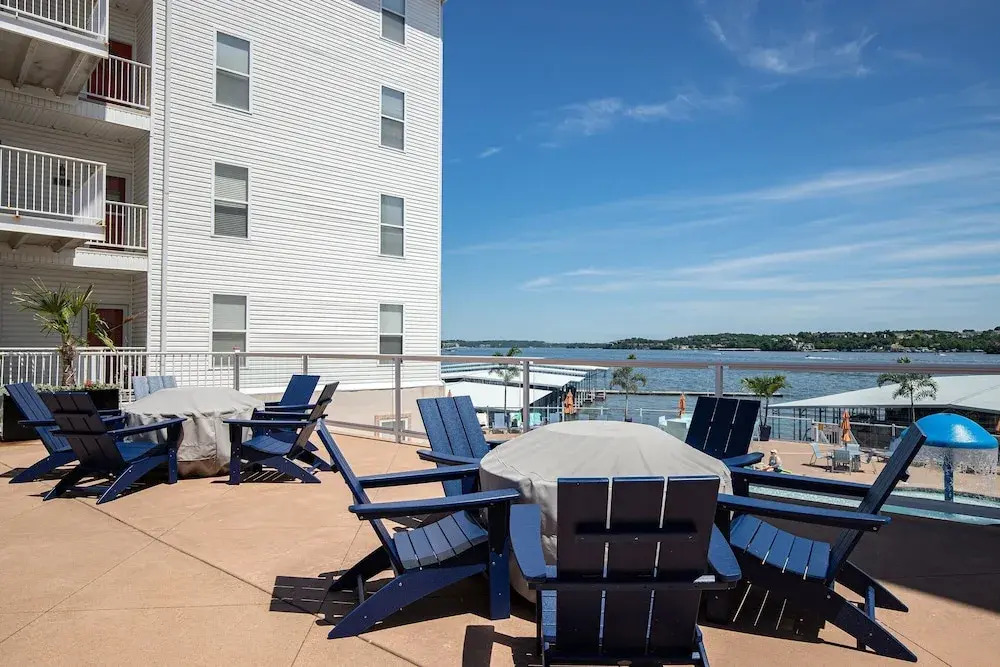 Island Life! Pool, Grilling Patio & Amazing Views!