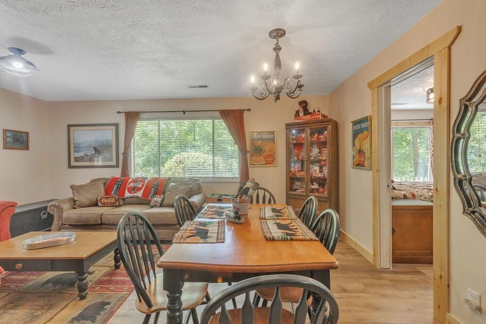 Thirsty Bear Den - Relaxing Pet Friendly Cabin In Gatlinburg 3 Bedroom Home by Redawning