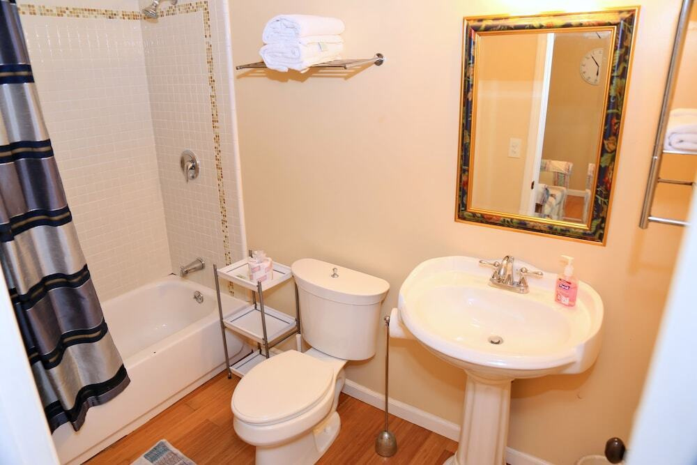 Wilshire Vista One Bedroom Vacation House - RUD 82201