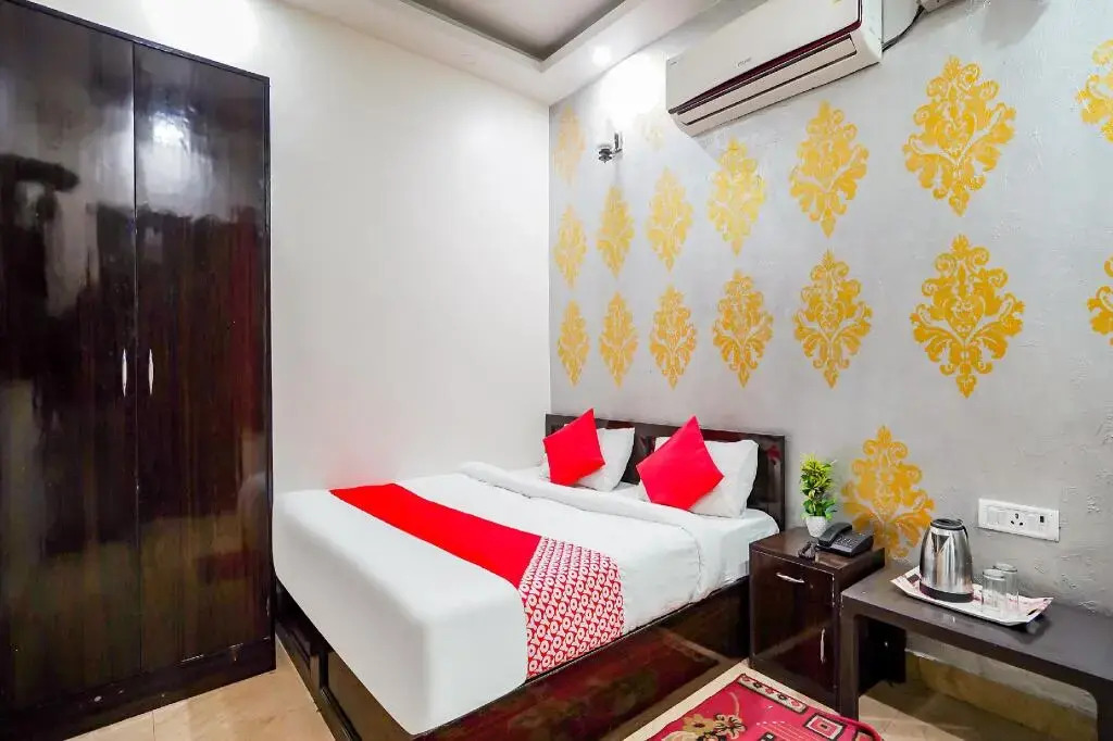 Bhogal Inn by OYO Rooms