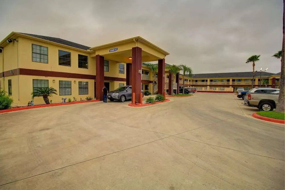 Americas Best Value Inn & Suites Raymondville