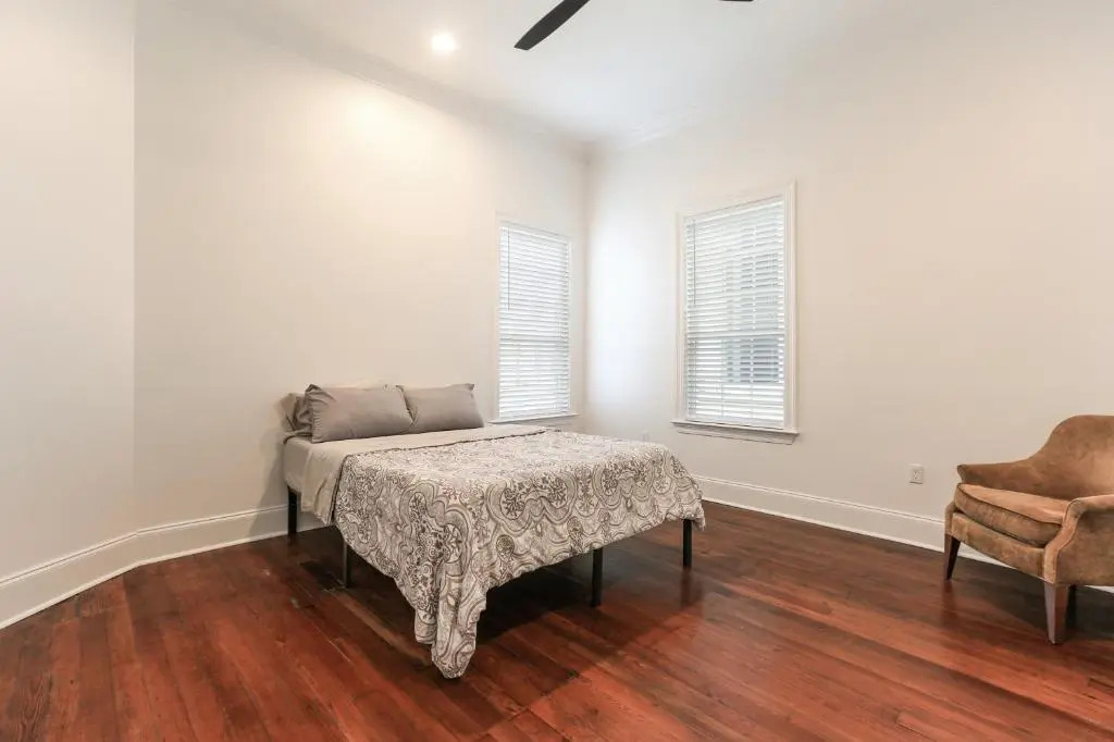 Canal Street Mini Mansion Sleeps 12