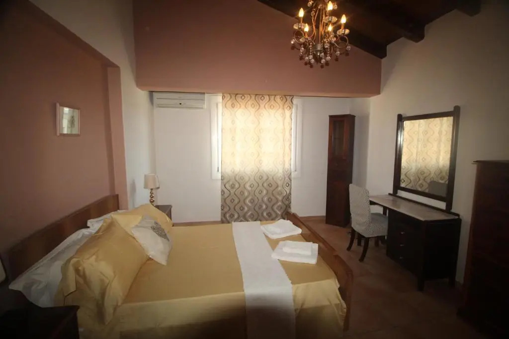 Private Villa AKOBARA, 2km from city center
