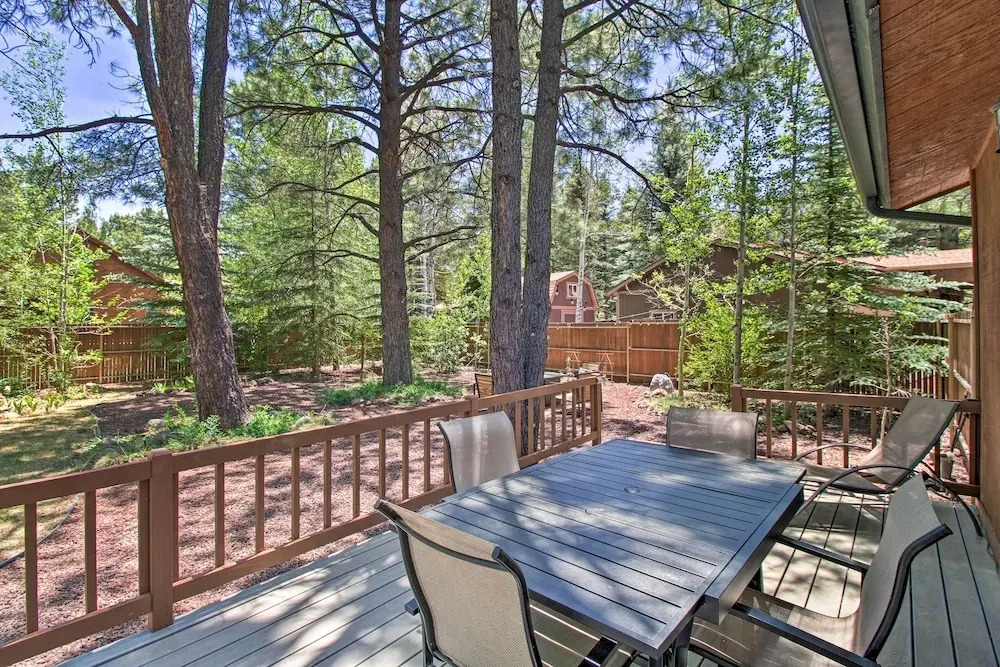 Patio, Fenced Yard: Pet-friendly Pinetop Cabin!