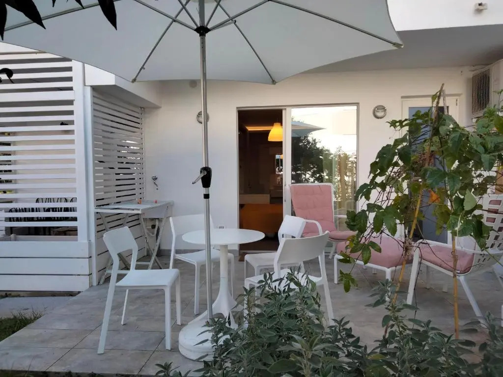Loris House