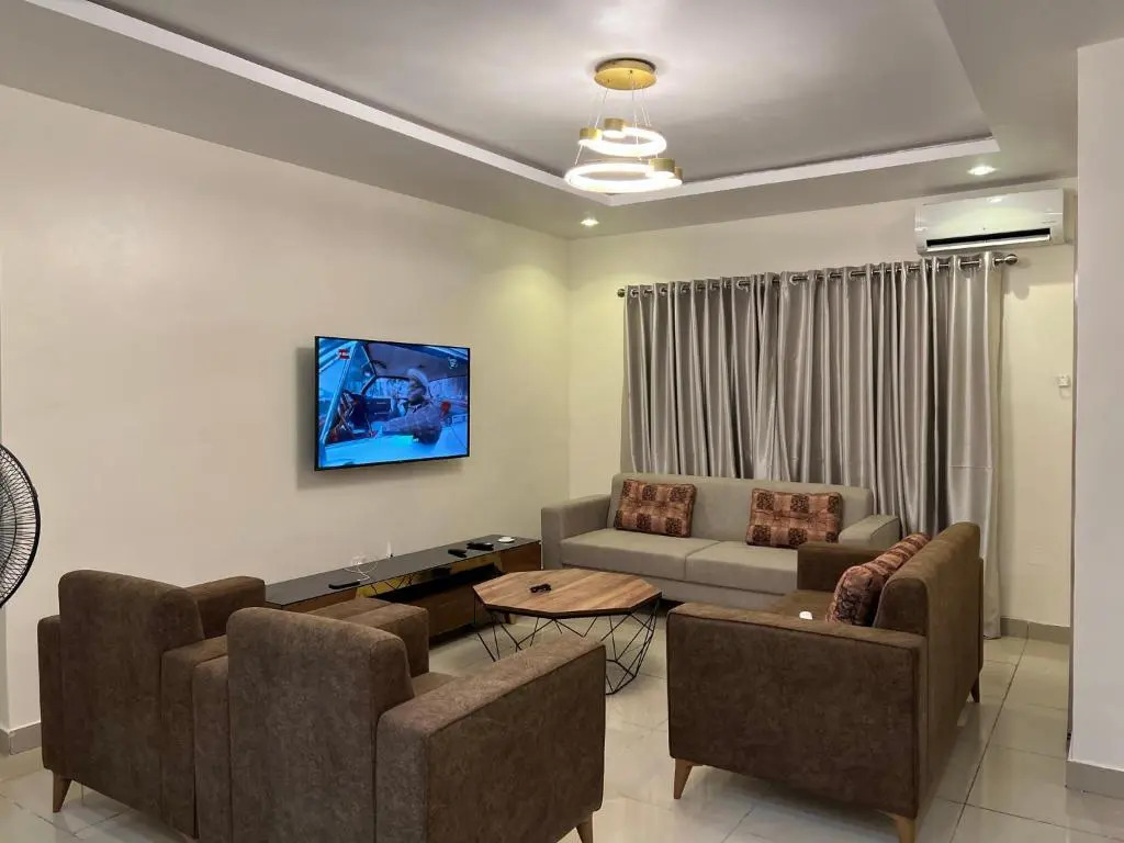 OEK Ensuite 2BED Top Floor flat Karsana Abuja